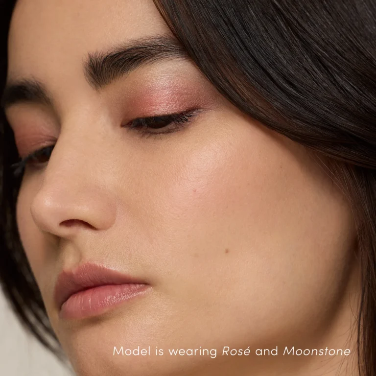 ColorLuxe eye shadow stick model rose moonstone